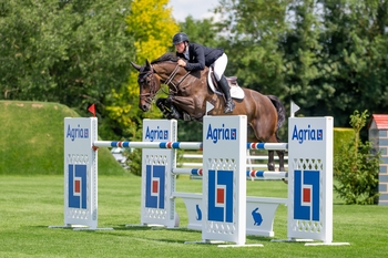 James Whitaker pilots Just Call Me Henry to Stoner success at Hickstead James Whitaker pilots Just Call Me Henry to Stoner success at Hickstead